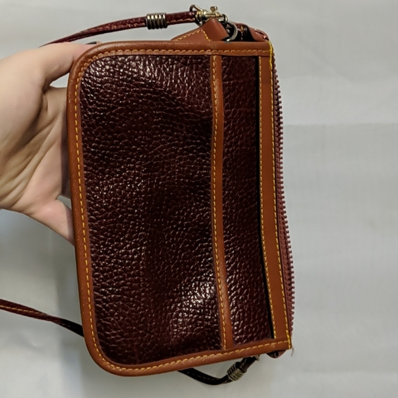 Dooney & Bourke small purse - Picture 5 of 6